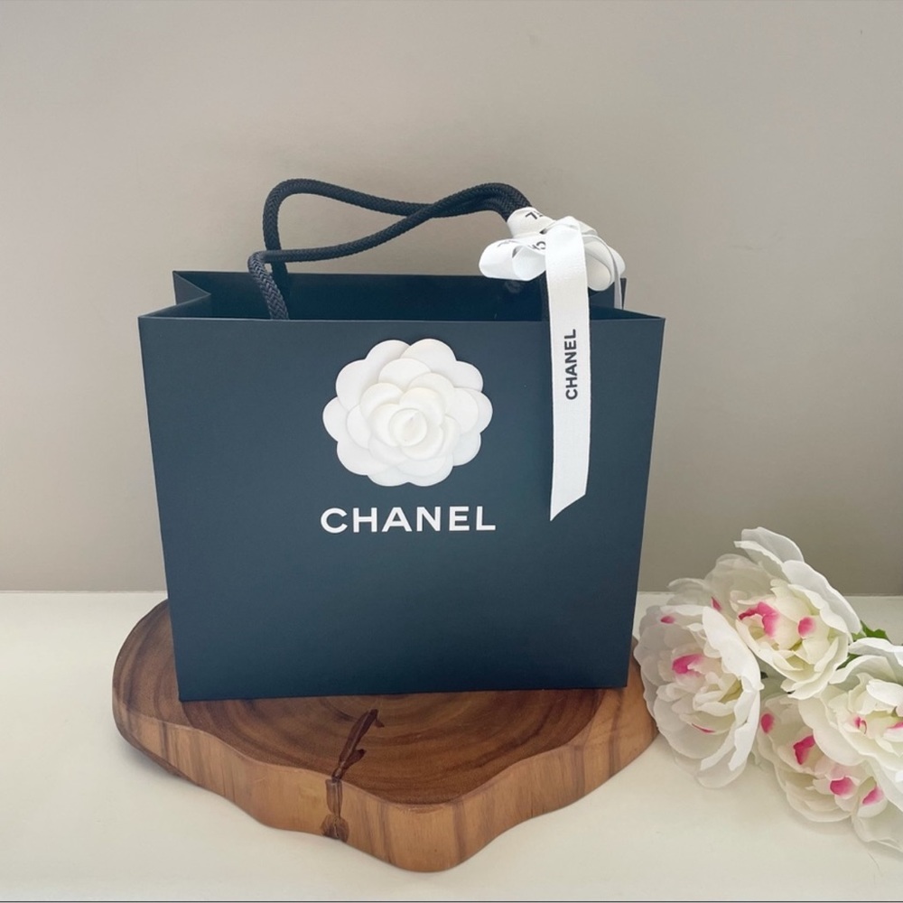 Chanel shopping bag